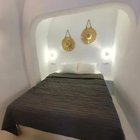 Nefeli Traditional Cave House Messaria (Santorini)